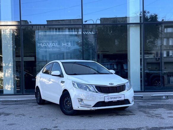 2014 Kia Rio 5-speed III, белый, 780000 рублей - вид 2