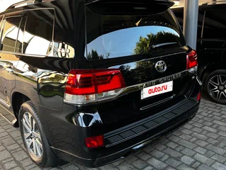 2017 Toyota Land Cruiser 200 Series Рестайлинг 2, чёрный, 8990000 рублей, вид 3