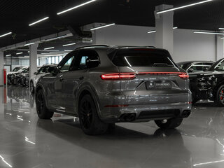 2018 Porsche Cayenne III, серый, 5470000 рублей, вид 4