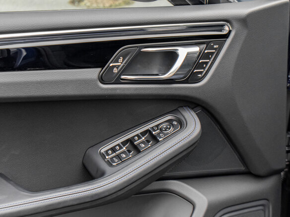 2025 Porsche Macan I Рестайлинг 2, синий, 11859000 рублей - вид 17