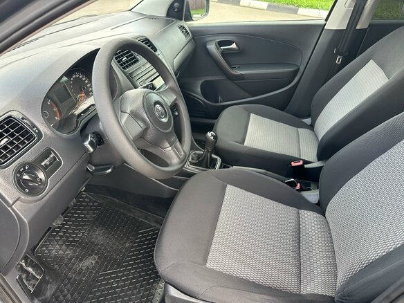 2013 Volkswagen Polo V, серый, 890000 рублей - вид 24