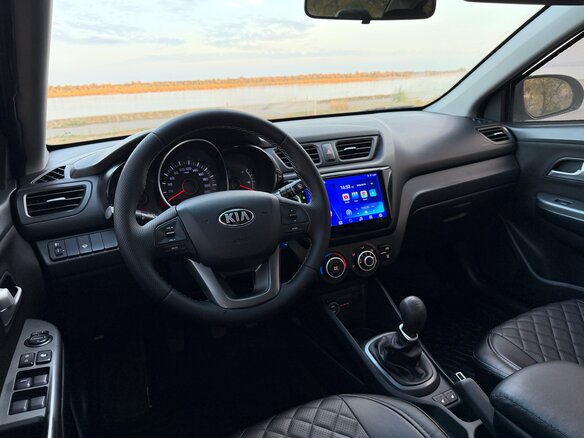 2013 Kia Rio 5-speed III, синий, 900000 рублей - вид 14