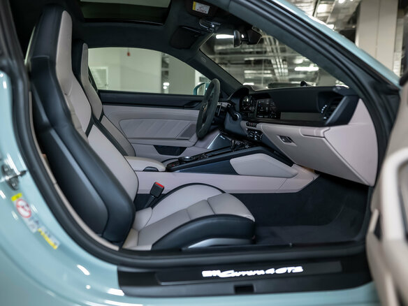 2026 Porsche 911 Carrera 4 GTS VIII (992) Рестайлинг, зелёный, 29000000 рублей - вид 31
