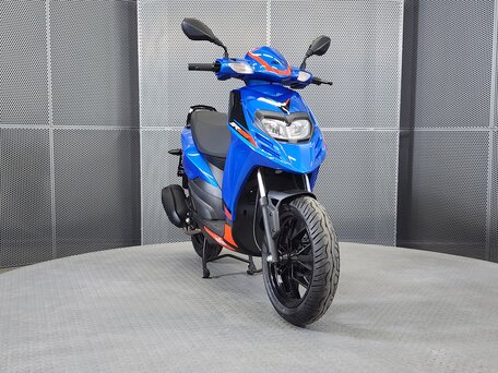 2025 Aprilia SR 125, синий, 223000 рублей, вид 3