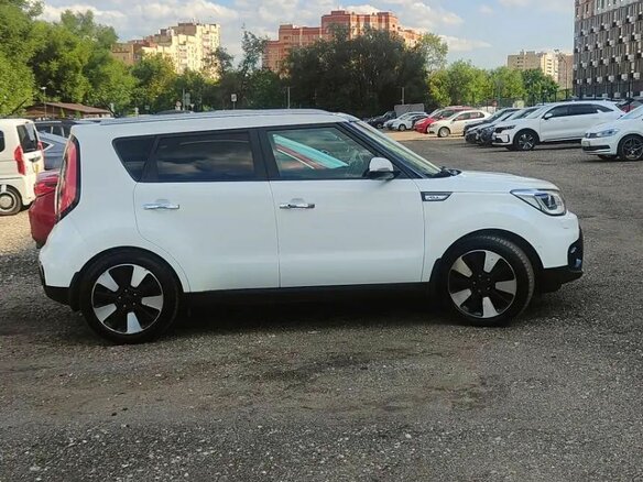 2018 Kia Soul II Рестайлинг, белый - вид 4