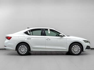 2021 Skoda Octavia IV (A8), белый, 2150000 рублей, вид 4