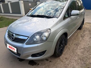2011 Opel Zafira B Рестайлинг, серебристый, 650000 рублей, вид 1
