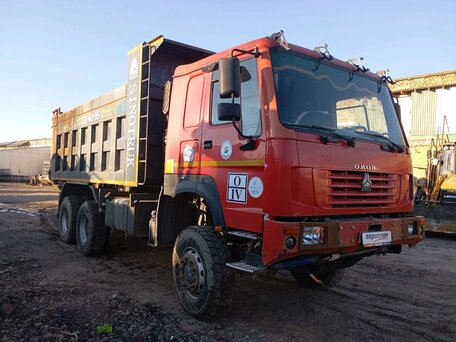 2022 Sinotruk Howo ZZ3327, красный, 2875500 рублей, вид 2