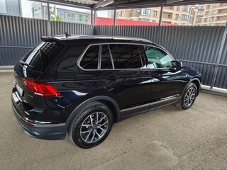 2021 Volkswagen Tiguan II Рестайлинг, чёрный, 3700000 рублей, вид 3