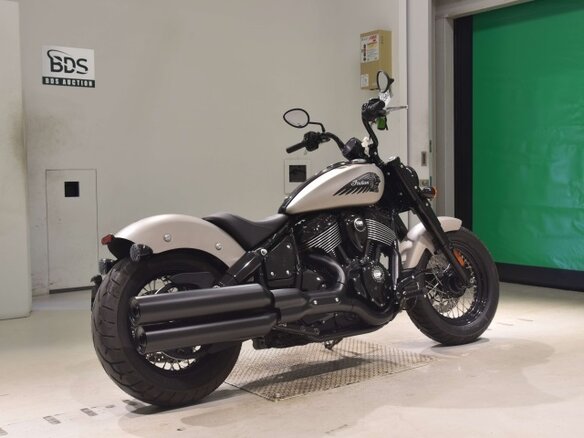 2023 Indian Chief Bobber, серебристый - вид 4