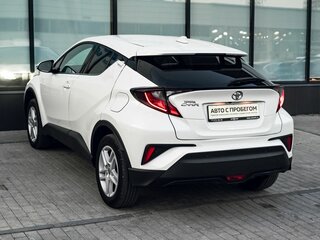 2019 Toyota C-HR I Рестайлинг, белый, 2330000 рублей, вид 3