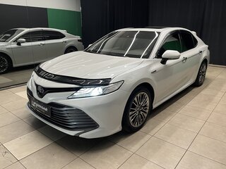 2017 Toyota Camry VIII (XV70), белый, 2490000 рублей, вид 3