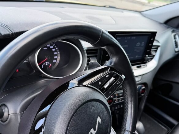 2021 Kia Ceed III Рестайлинг, жёлтый, 2150000 рублей - вид 7