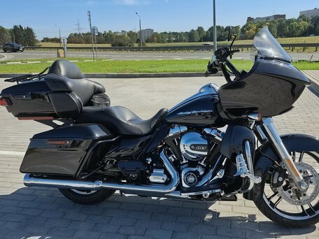 2015 Harley-Davidson Road Glide, чёрный, 993387 рублей, вид 2