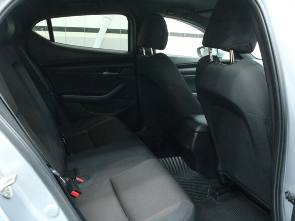 2021 Mazda 3 IV (BP), серый, 1395000 рублей - вид 3