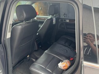 2010 Volkswagen Touareg I Рестайлинг, чёрный, 1350000 рублей, вид 5