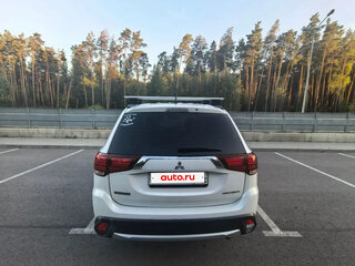 2016 Mitsubishi Outlander III Рестайлинг 2, белый, 1470000 рублей, вид 4
