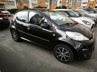2013 Peugeot 107 I Рестайлинг 2, чёрный, 400000 рублей, вид 2