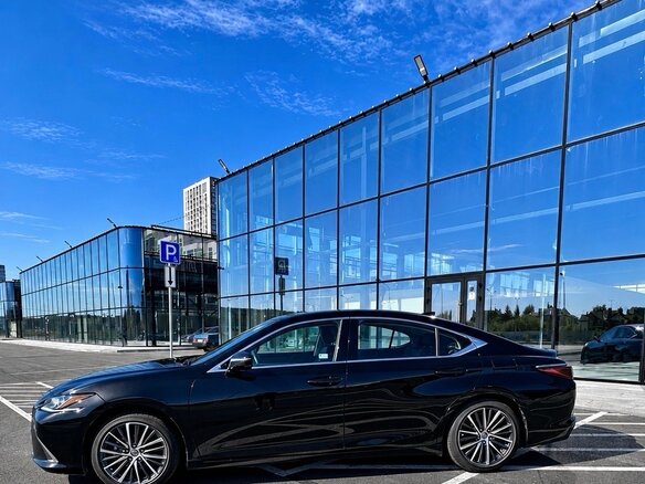 2023 Lexus ES 350 VII Рестайлинг, чёрный - вид 3