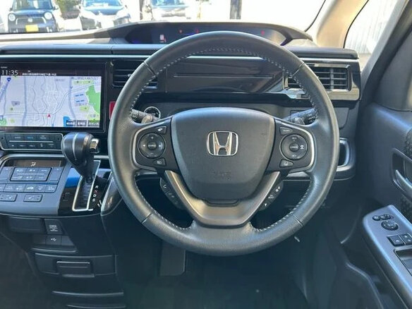 2022 Honda Stepwgn Spada V Рестайлинг, белый, 1965000 рублей - вид 12