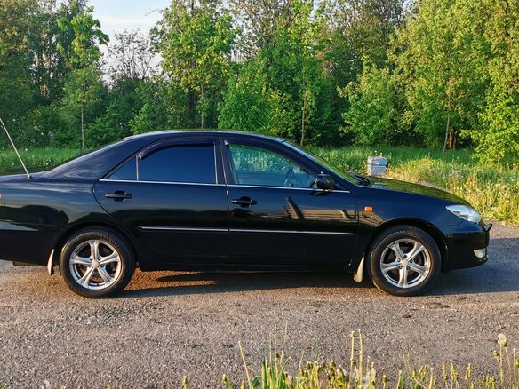 2004 Toyota Camry V (XV30) Рестайлинг, чёрный, 720000 рублей - вид 3