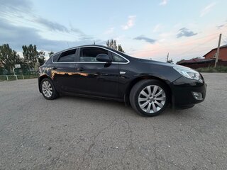 2015 Opel Astra J Рестайлинг, чёрный, 890000 рублей, вид 4