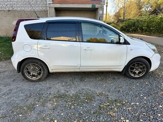 2013 Nissan Note I Рестайлинг, белый, 630000 рублей, вид 4