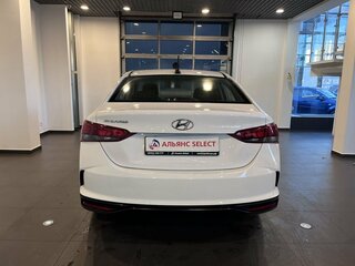 2022 Hyundai Solaris II Рестайлинг, белый, 1700000 рублей, вид 4