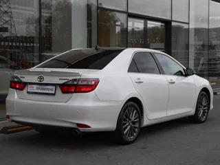 2015 Toyota Camry VII (XV50) Рестайлинг, белый, 1998000 рублей, вид 5