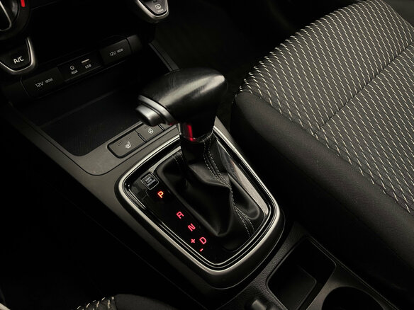2019 Kia Rio IV, оранжевый, 1420000 рублей - вид 10