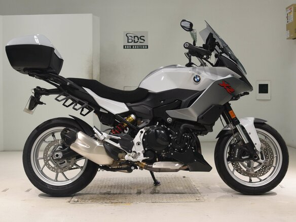 2022 BMW F 900 XR, серый, 900000 рублей - вид 4