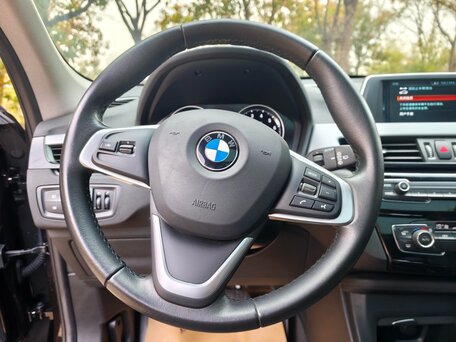 2020 BMW X1 Long 20Li sDrive II (F48) Рестайлинг, чёрный, 1590000 рублей, вид 4