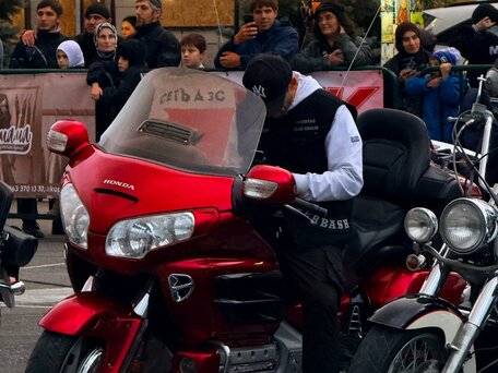 2000 Honda GL 1800 Gold Wing, красный, 1000000 рублей, вид 1