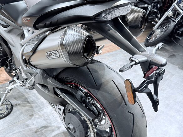2018 Triumph Speed Triple, чёрный, 999000 рублей - вид 19
