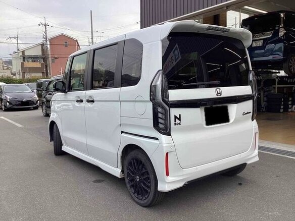 2022 Honda N-BOX II Рестайлинг, белый - вид 5