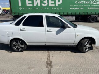 2017 Lada (ВАЗ) Priora I Рестайлинг, белый, 330000 рублей, вид 2