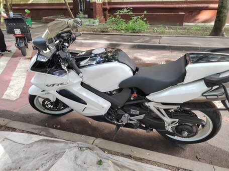 2009 Honda VFR 800, белый, 550000 рублей, вид 1