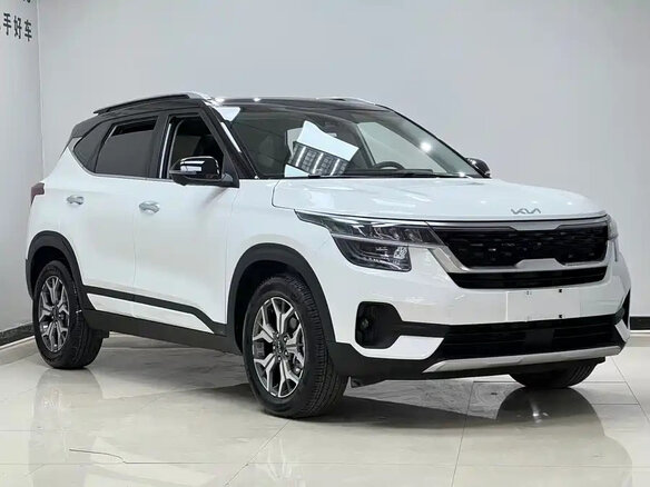 2022 Kia KX3, белый, 1370000 рублей - вид 2