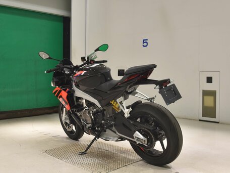 2023 Aprilia Tuono 660, чёрный, 900000 рублей, вид 3