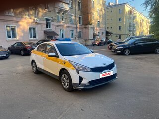 2021 Kia Rio IV Рестайлинг, белый, 795000 рублей, вид 2