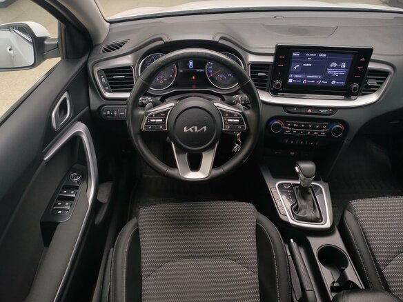 2021 Kia Ceed III Рестайлинг, белый, 1850000 рублей - вид 12