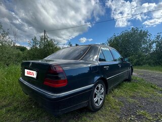 1998 Mercedes-Benz C-Класс 180 I (W202) Рестайлинг, синий, 350000 рублей, вид 3