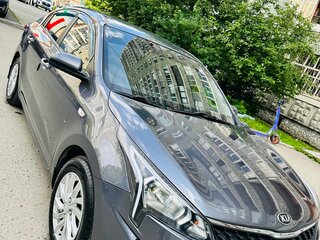2021 Kia Rio IV Рестайлинг, серый, 1090000 рублей, вид 4