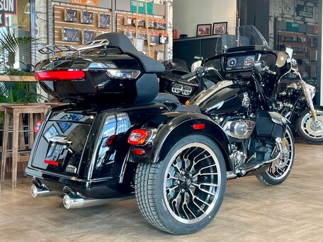 2026 Harley-Davidson Tri Glide, чёрный, 6950000 рублей, вид 5
