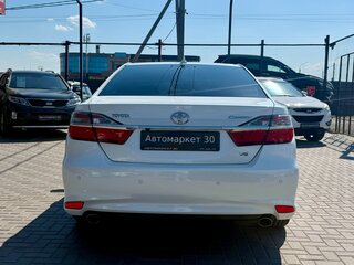 2015 Toyota Camry VII (XV50) Рестайлинг, белый, 2079990 рублей, вид 5