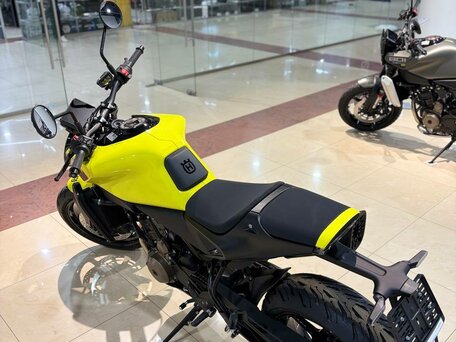 2026 Husqvarna Vitpilen 801, серый, 1350000 рублей, вид 5