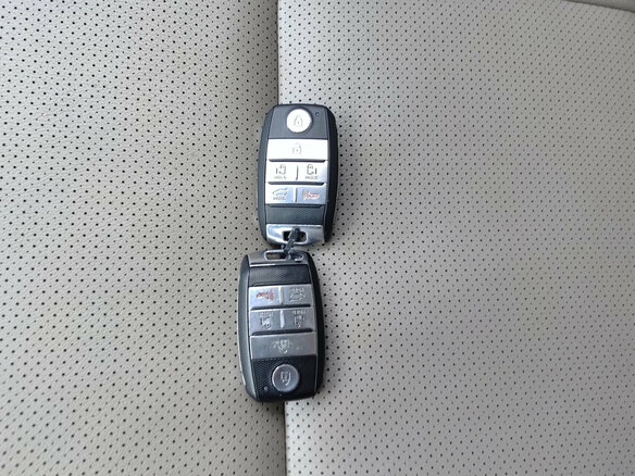 2019 Kia Carnival III, чёрный, 2570000 рублей - вид 19