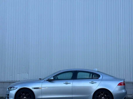 2016 Jaguar XE EcoBoost I, серебристый, 1799000 рублей, вид 2