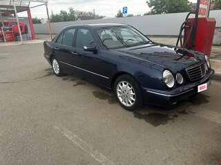 2000 Mercedes-Benz E-Класс 240 II (W210, S210) Рестайлинг, синий, 520000 рублей, вид 1