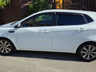 2015 Kia Rio III Рестайлинг, белый, 1350000 рублей, вид 5